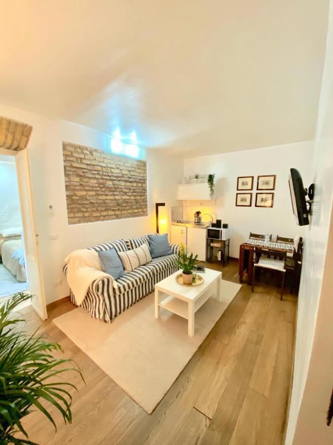Colosseo Magic House Apartment โรม ภายนอก รูปภาพ